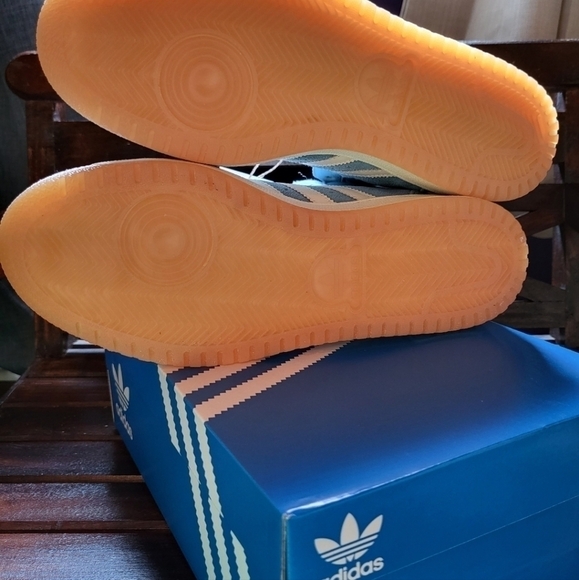 Adidas high top - Picture 6 of 6